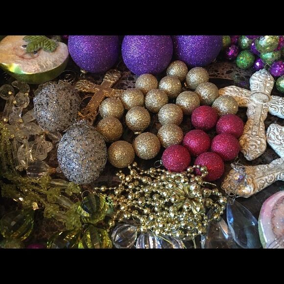 One 1 Eyelet Etched Golden Cross Ornament - decor! - Picture 9 of 15